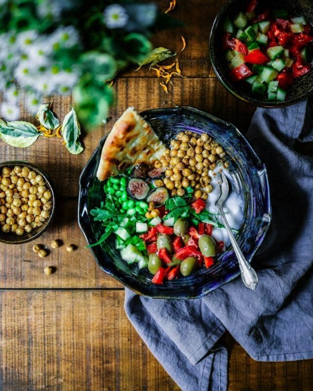 Bowl of chickpeas and fresh vegetables
